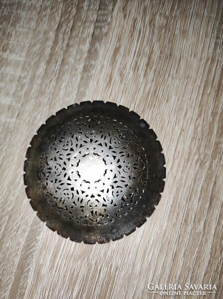 Metal openwork pattern small plate