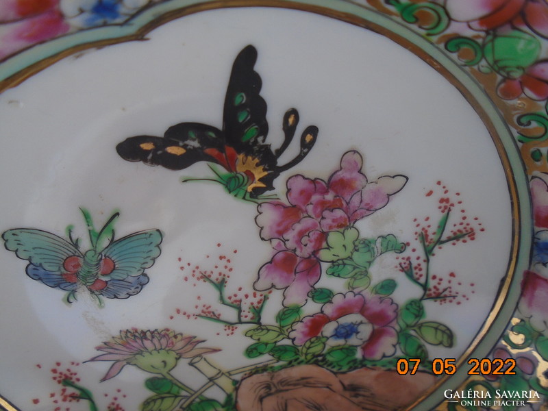 A famille rose hand-painted lilien porcelain decorative bowl with flower and insect patterns with gold enamel rim
