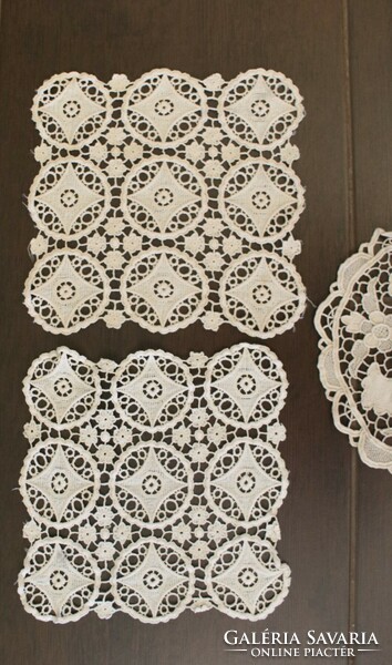 Beautiful flawless table cloth, showcase lace, with richelieu technique. - 3 pcs