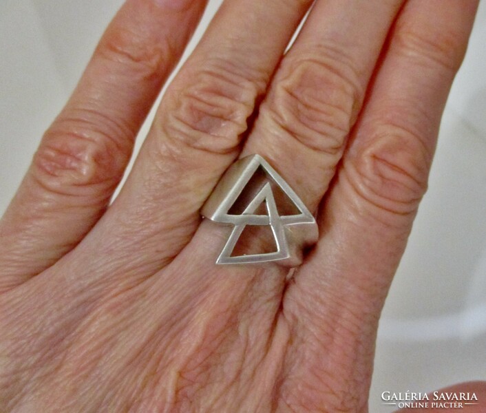 Szépséges magyar  kézműves geometrikus ezüstgyűrű