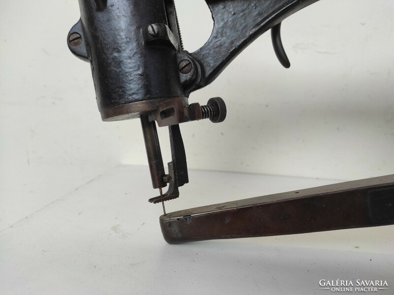 Antique shoemaker tool leather sewing machine sewing machine cobbler tool without foot with wheel 857 6320