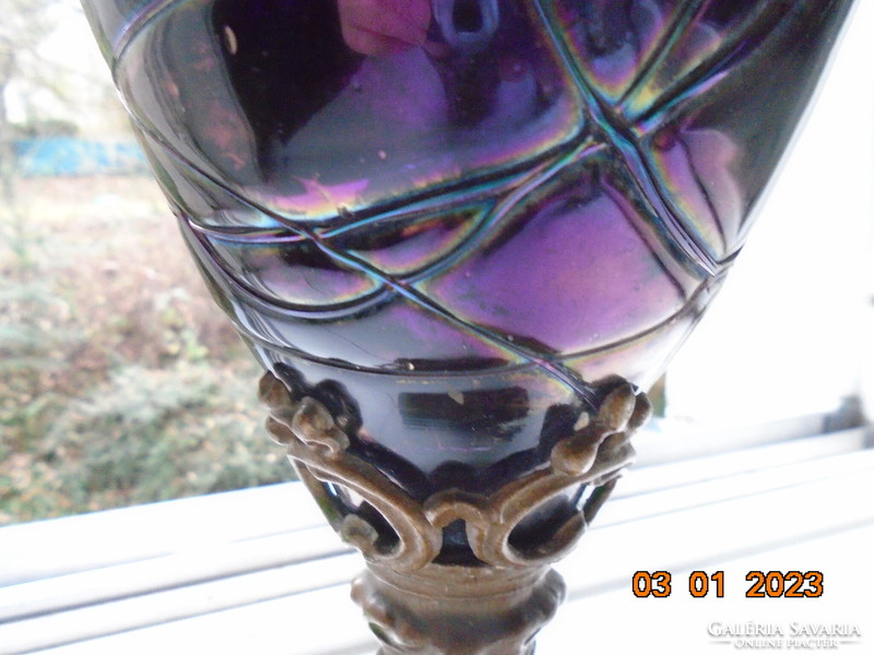 LOETZ eozinos lila üveg testtel Szecessziós látványos dísz karafa bronz szerelékkel, Nimfával 56 cm