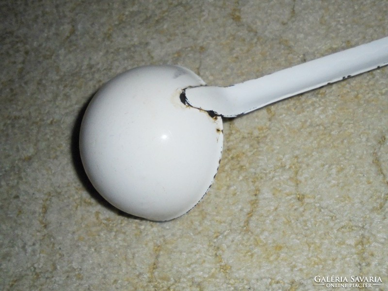 Retro enameled ladle - furred back - 9 cm diameter