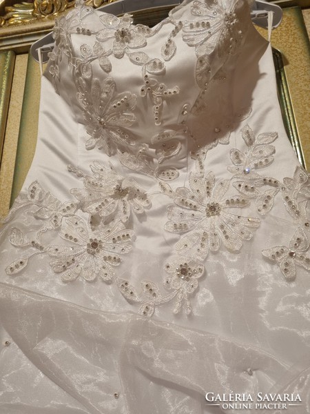 Menyasszonyi / Szalagavató-keringő ruha