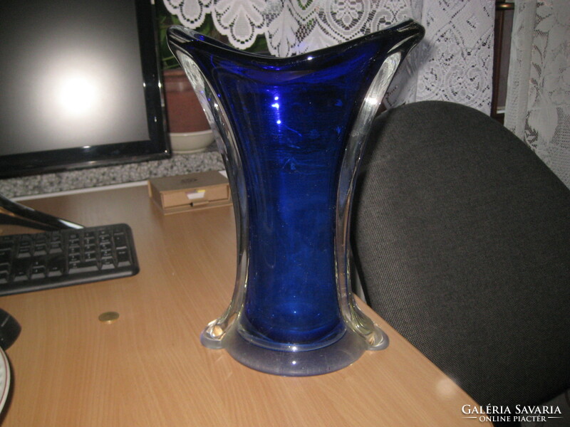 Muránói  kék  üveg dísz váza , 30 cm csiszolt talp rész