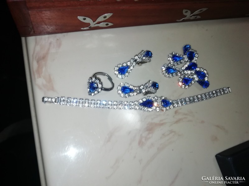 Emporia crystal jewelry set wonderful pieces