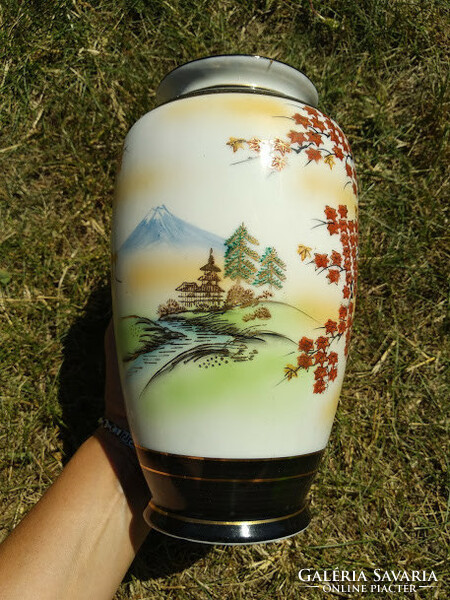 Vékony festett japán porcelán tojáshéj ? váza tájképpel