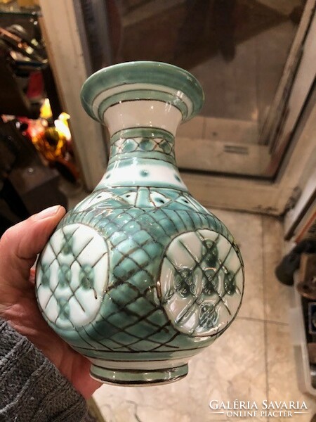 Gorka kerámia váza, 20 cm magasságú hibátlan alkotás.