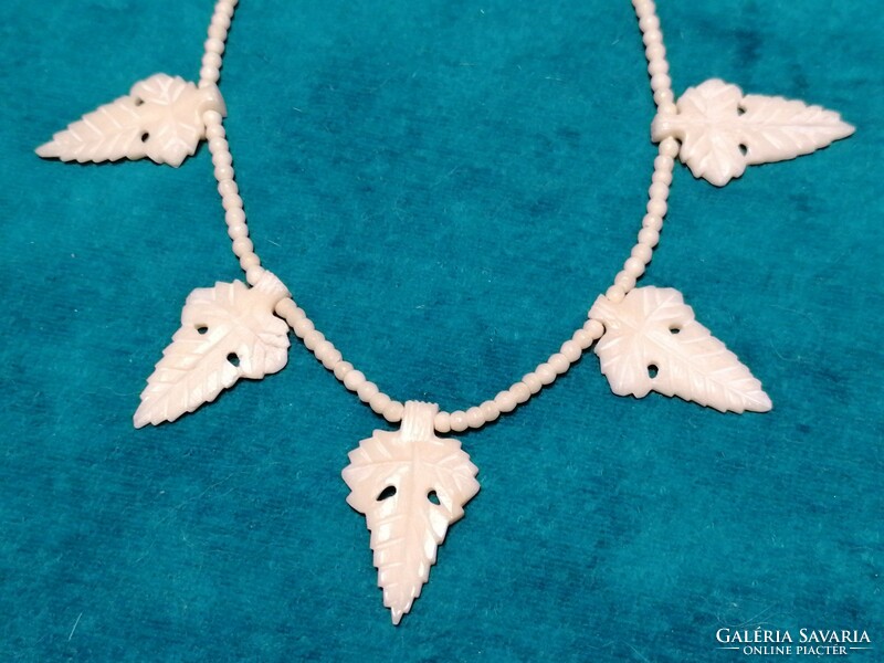 Bone carved leaf necklaces (682)