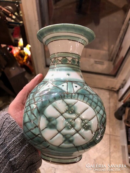 Gorka kerámia váza, 20 cm magasságú hibátlan alkotás.