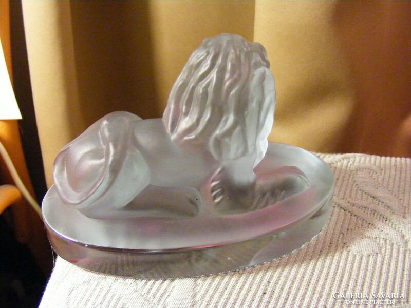 Molded glass lion sculpture letter weight