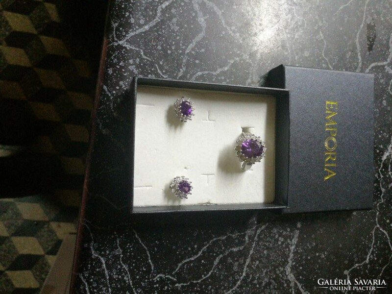 Jewelry set of wonderful pieces with amethyst stone