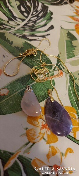 Precious stone, mineral jewelry pendant set with 3 gold-plated chains