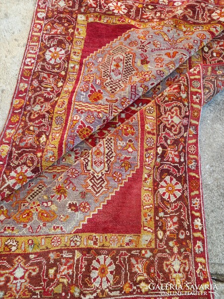 200 X 135 cm sealed hand-knotted Karapinar carpet for sale