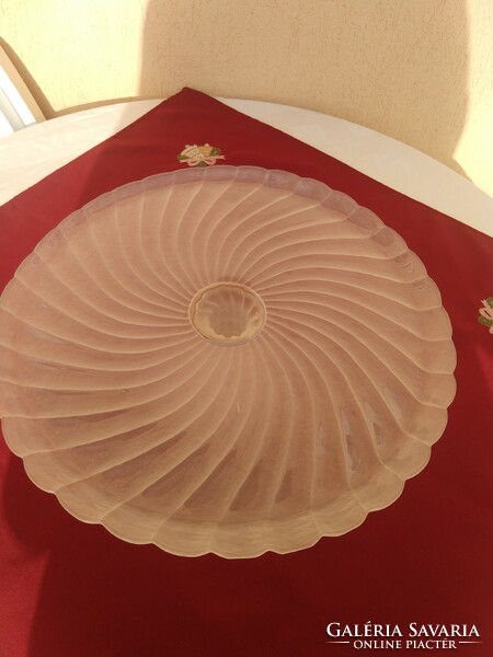 Huge ribbed opal glass cake stand.. 35X15 cm..