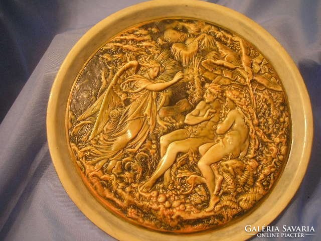 N1  Milton-pajzsból Ádám,Éva kiűzetése a paradicsomból domború faltál ritkaság 28 cm