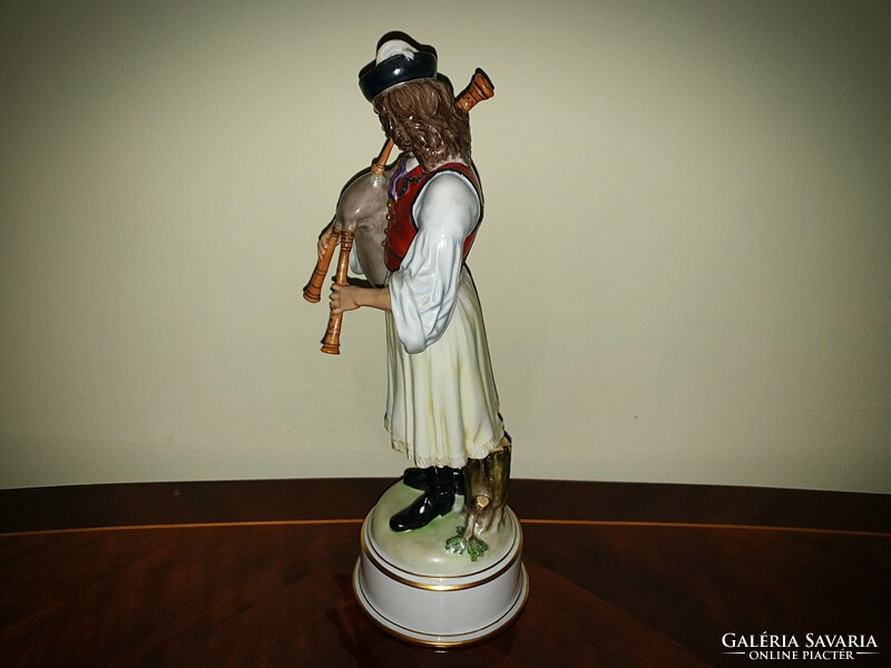 Immaculate Herend bagpipe figure