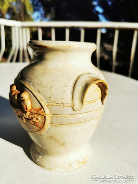 Madaras ceramic vase