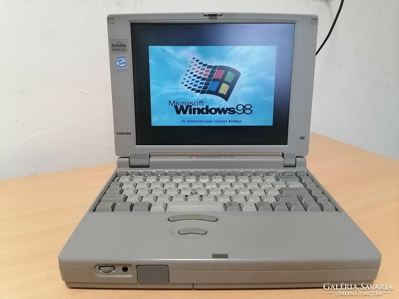 Toshiba retro laptop makulátlan külső hibátlan működés 23 éves
