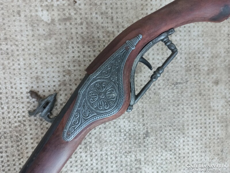 Front-loading carbine pistol with a grinding wheel
