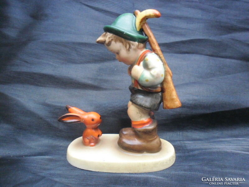 Hummel 1940-es évek. Az első Hummel figurák egyike Porcelán szobor,"Érzékeny vadász",