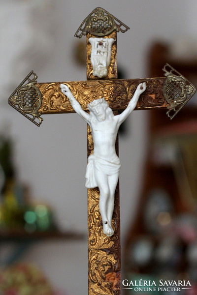 Old folk crucifix