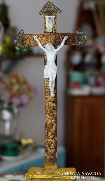 Old folk crucifix