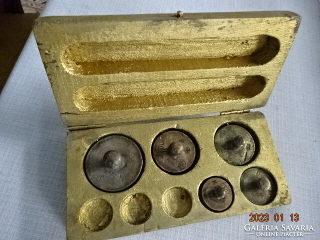 Copper scale weight, 5 pieces, in original box. He has!