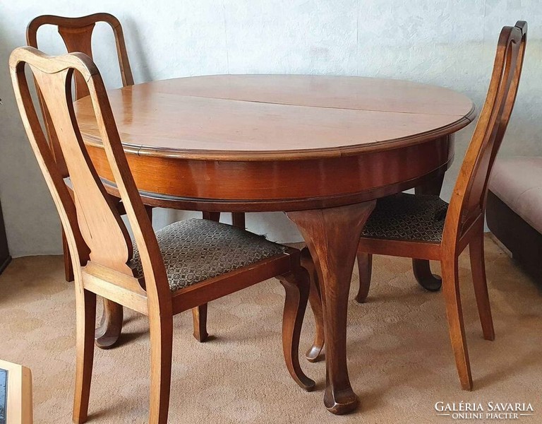English baroque, round dining table with 4 violin-shaped chairs