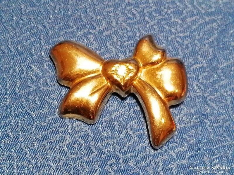 Old bow brooch (736)