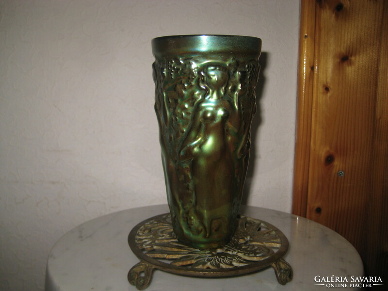 Zsolnay eozln: vase with grapes, marked, part of the mouth expertly restored, 17 cm