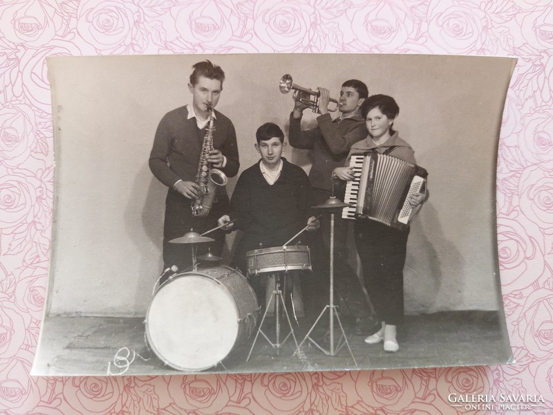 Régi fotó zenekar retro fénykép vintage hangszerek együttes csoportkép