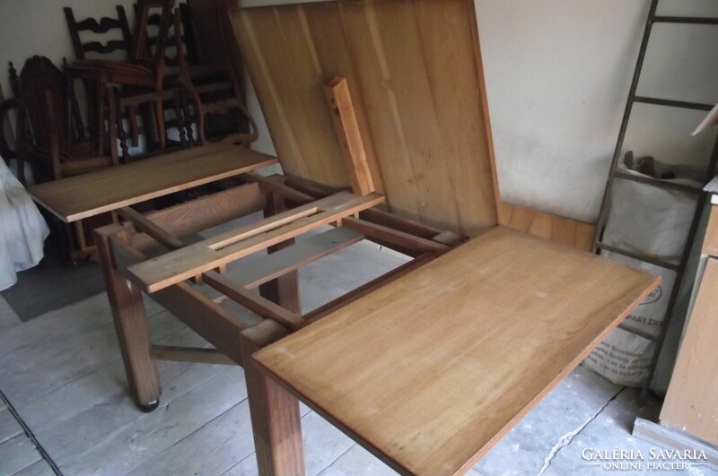Solid, expandable kitchen table v. Work table.