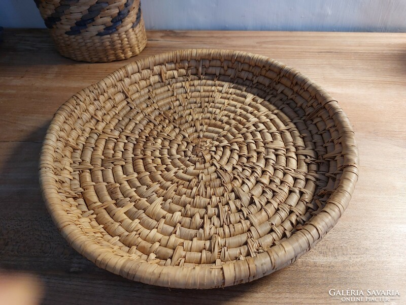 Natural, mat, raffia woven serving tray, 28 cm