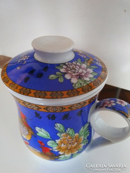 Lotus flower patterned Chinese tea cup with lid and filter