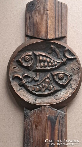 Fish, metal craftsman's work on a wooden column.
