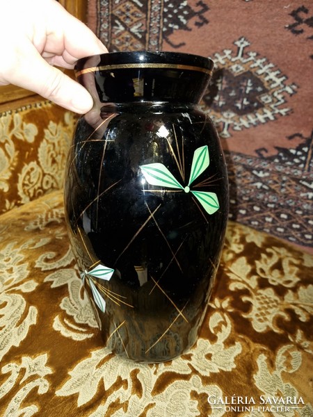 Régi fekete üveg váza