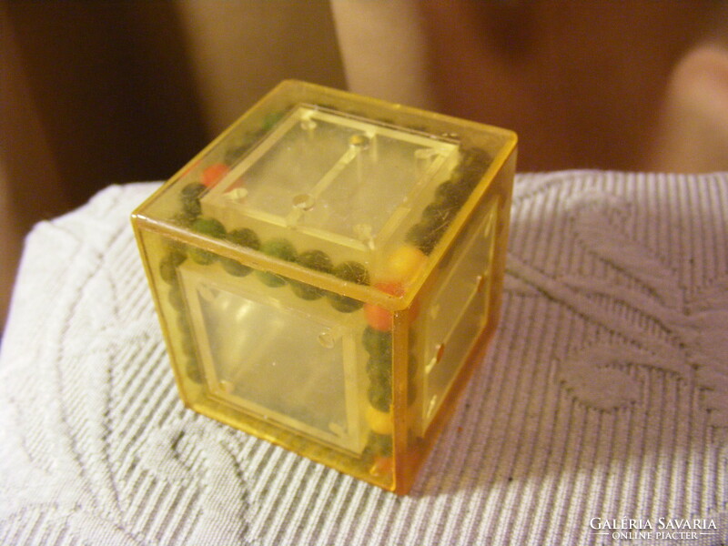 Retro pioneer cube logic game