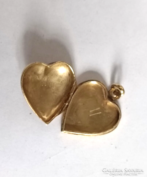 Antique yellow gold engraved photo holder heart pendant