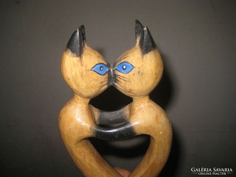 Fából faragott  , kézi munka , kék szemű   cica a páros  ,  31 x 10 cm