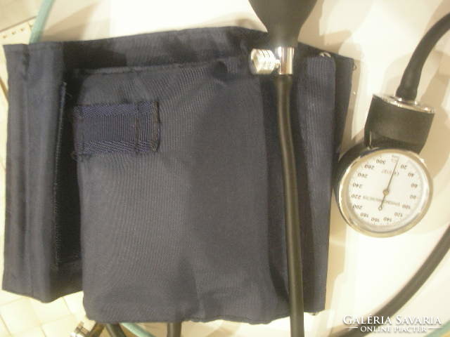 K-11-14 Működő vérnyomás mérő zippzáras tokjában Hibátlan újszerűen eladó