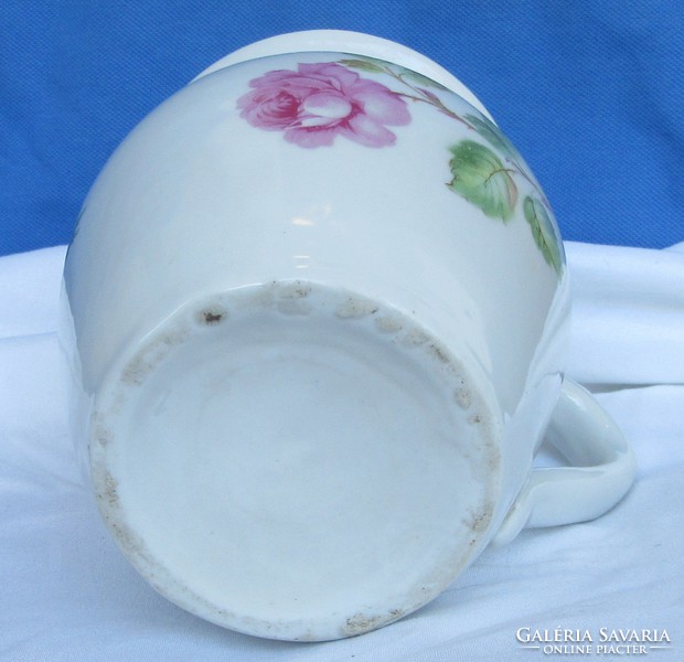 Old rosy porcelain jar 11 cm high, unmarked.