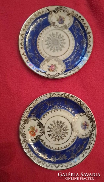 2 small antique porcelain bowls. Size: 11 cm 1800 ft two pcs