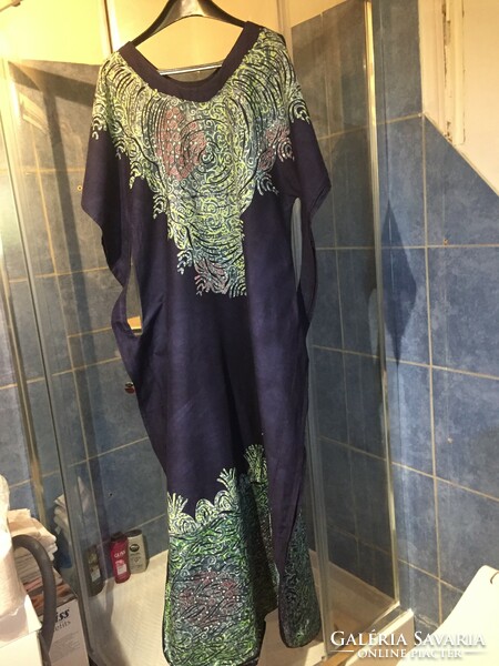 Afrikai női ruha, új, L-es méret,kézi munka, különleges szabásvonal, különleges batikolt minta
