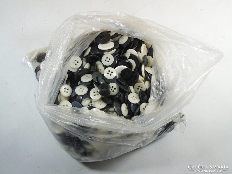 Retro old plastic clothes button buttons button collection in black and white colors - approx. 900 Pcs