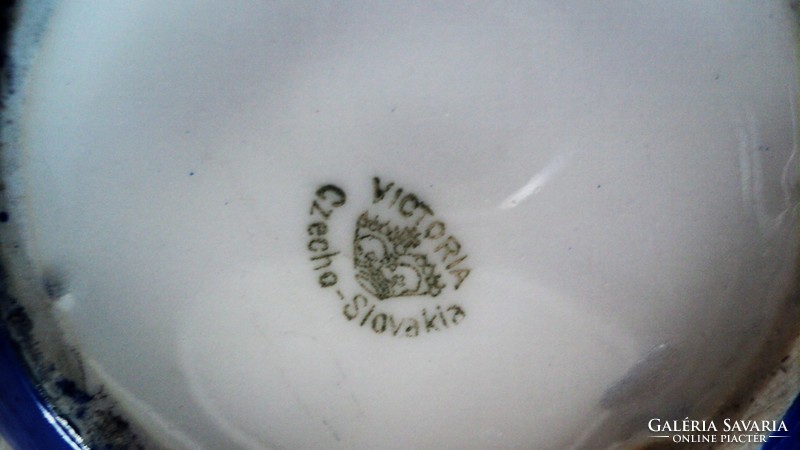 Old antique scene of Victoria porcelain bonbonier