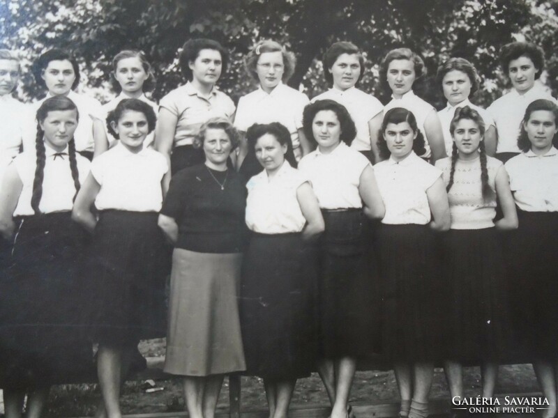 D192941  Régi fotó - lányok -csoportkép - hátoldalán aláírások  1960k