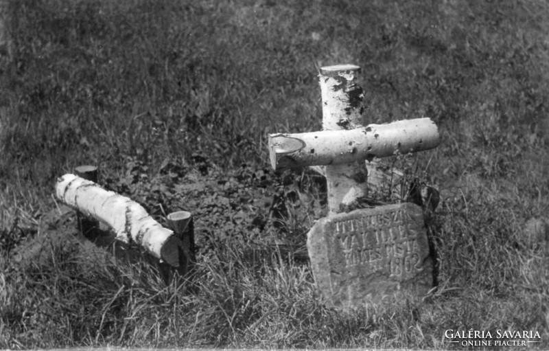 185 --- Running postcard, rezi - two graves from 1862, next to the Gyöngyös csárda