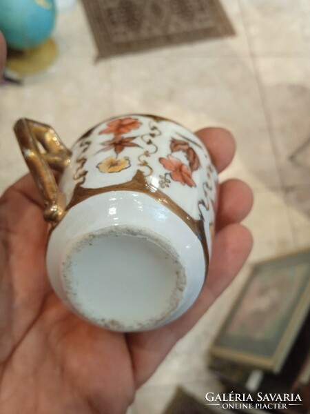 Kávés csésze, porcelánból, XIX. század vége, 7 cm-es.