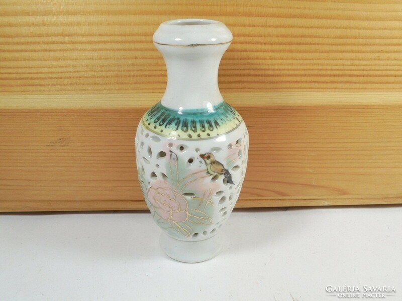 Retro kerámia fonott áttört mintás festett porcelán kis váza - magassága: 10,5 cm